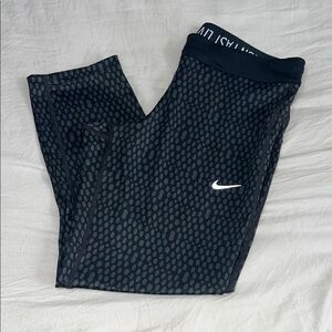 Nike Black Performance Leggings with Textured Pattern Size Medium‎